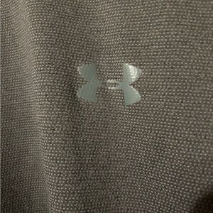 Under Armour Mens charcoal colored XL t-shirt. Tech tee. Dri fit.